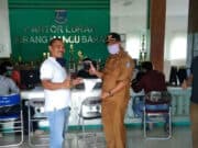 Peduli Covid-19, DPC HIPAKAD Tangsel Berikan Bantuan APD Ke Kelurahan Juramangu Barat Peduli Covid-19, DPC HIPAKAD Tangsel Berikan Bantuan APD Ke Kelurahan Juramangu Barat