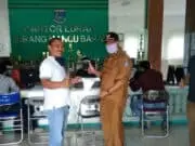 Peduli Covid-19, DPC HIPAKAD Tangsel Berikan Bantuan APD Ke Kelurahan Juramangu Barat Peduli Covid-19, DPC HIPAKAD Tangsel Berikan Bantuan APD Ke Kelurahan Juramangu Barat
