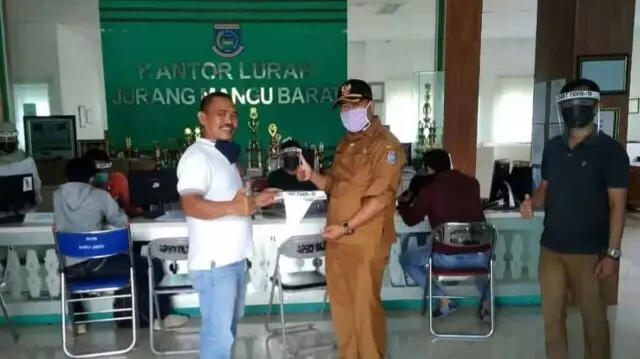 Peduli Covid-19, DPC HIPAKAD Tangsel Berikan Bantuan APD Ke Kelurahan Juramangu Barat Peduli Covid-19, DPC HIPAKAD Tangsel Berikan Bantuan APD Ke Kelurahan Juramangu Barat