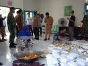 Peduli Covid-19, Bawa Sembako Kapolres Metro Tangerang Kota Simbangi Dapur Umum Karang Taruna Peduli Covid-19, Bawa Sembako Kapolres Metro Tangerang Kota Simbangi Dapur Umum Karang Taruna