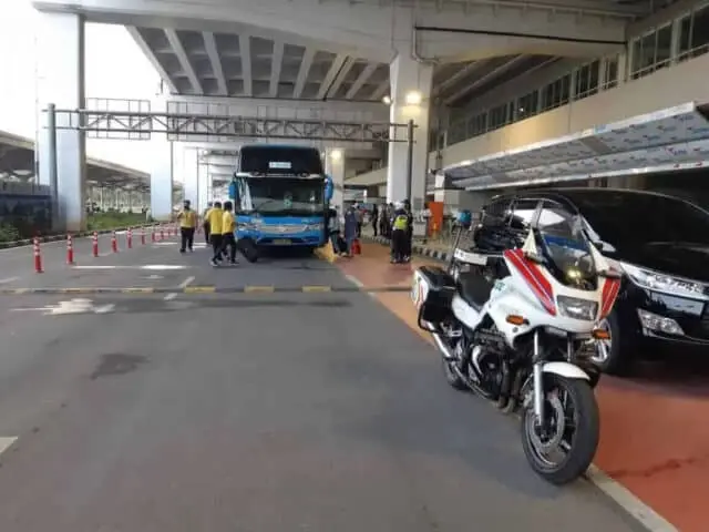 Polresta Bandara Soetta Kawal 650 WNI PMI Kelokasi Karantina Covid-19 Polresta Bandara Soetta Kawal 650 WNI PMI Kelokasi Karantina Covid-19