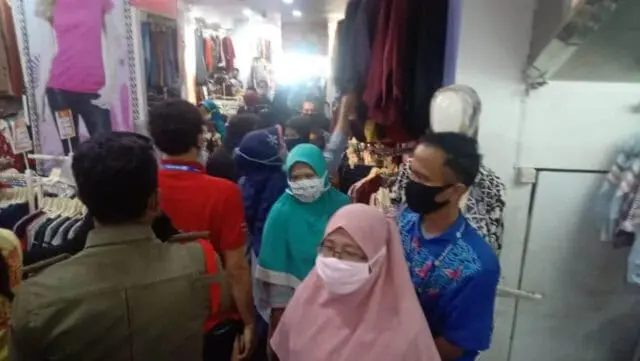 Langgar PSBB, 4 Toko Busana di Kota Tangerang Ditutup Langgar PSBB, 4 Toko Busana di Kota Tangerang Ditutup