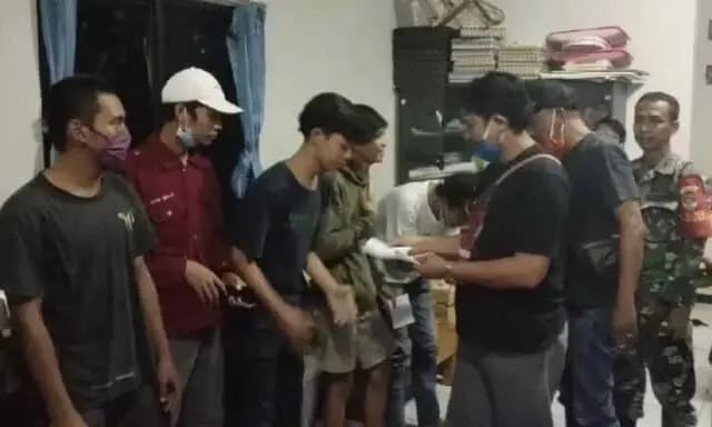 Sambangi Dapur Umum Pemuda di Karang Tengah, Rumah Singgah Pewarta Santuni Yatim Sambangi Dapur Umum Pemuda di Karang Tengah, Rumah Singgah Pewarta Santuni Yatim