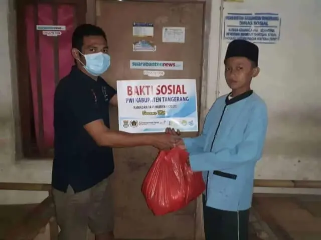 Bersama Mitra, PWI Kabupaten Tangerang Salurkan Bantuan Sembako Bersama Mitra, PWI Kabupaten Tangerang Salurkan Bantuan Sembako