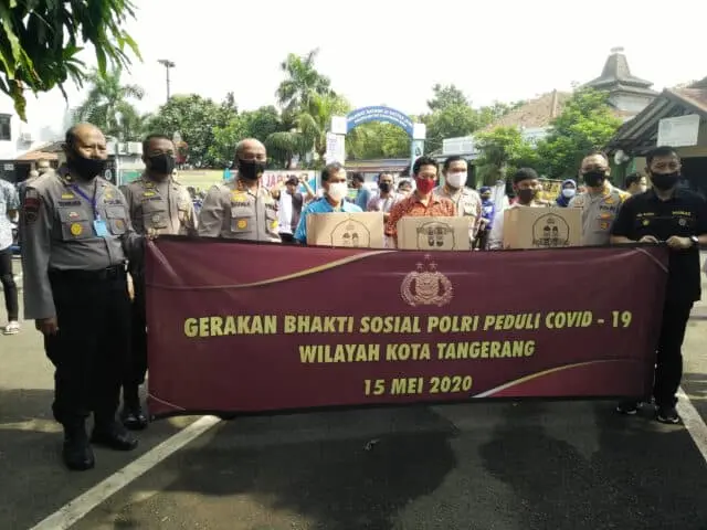 Baksos Serentak Polri Peduli Covid-19 Kota Tangerang Bagikan 1.966 Paket Sembako Baksos Serentak Polri Peduli Covid-19 Kota Tangerang Bagikan 1.966 Paket Sembako