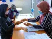 2.460 Warga Terdampak Covid-19 di Ciledug Kota Tangerang Terima BLT 2.460 Warga Terdampak Covid-19 di Ciledug Kota Tangerang Terima BLT