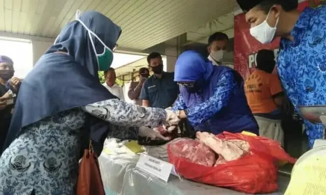 Awas! Daging Sapi Dicampur Daging Babi Beredar, 2 Tersangka Ditangkap di Tangerang Awas! Daging Sapi Dicampur Daging Babi Beredar, 2 Tersangka Ditangkap di Tangerang