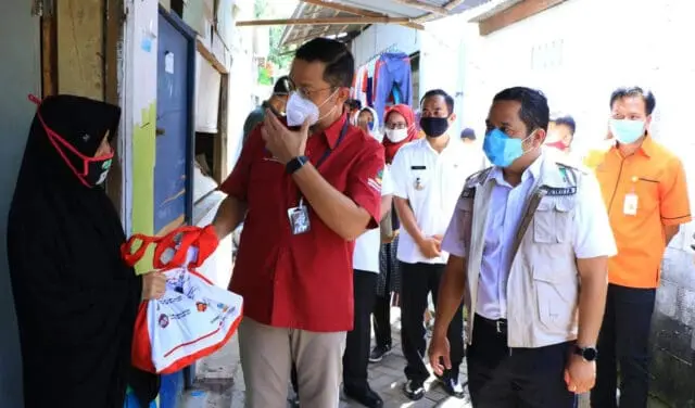 Dampingi Mensos, Wali Kota Arief R Wismansyah Salurkan Bantuan Sosial Presiden Tahap III Dampingi Mensos, Wali Kota Arief R Wismansyah Salurkan Bantuan Sosial Presiden Tahap III