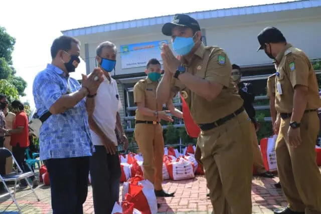 Gerak Cepat, 12. 451 Paket Sembako Didistribusikan di 16 Kelurahan Karawaci Kota Tangerang Gerak Cepat, 12. 451 Paket Sembako Didistribusikan di 16 Kelurahan Karawaci Kota Tangerang