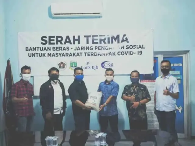 Forum CSR Gandeng PWI Banten Salurkan 5 Ton Beras Forum CSR Gandeng PWI Banten Salurkan 5 Ton Beras