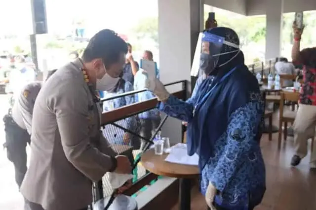 Kapolresta Tangerang Pastikan Penerapan Protokol Kesehatan di Kafe