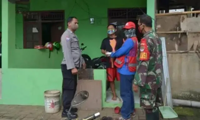 Dapur Umum di Pinang, Menjawab Keluhan Warga Tak Kunjung Terima Bansos Dapur Umum di Pinang, Menjawab Keluhan Warga Tak Kunjung Terima Bansos