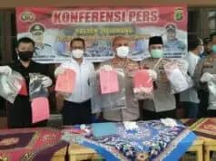 Rekontruksi, Polisi Ungkap Pembunuhan Sadis Suami Terhadap Istri di Tangerang Rekontruksi, Polisi Ungkap Pembunuhan Sadis Suami Terhadap Istri di Tangerang