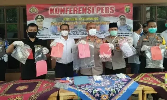 Rekontruksi, Polisi Ungkap Pembunuhan Sadis Suami Terhadap Istri di Tangerang Rekontruksi, Polisi Ungkap Pembunuhan Sadis Suami Terhadap Istri di Tangerang
