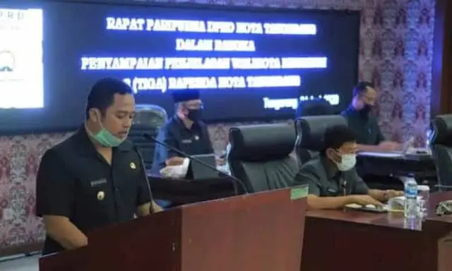 Arief Sampaikan Penjelasan Tiga Raperda di Paripurna DPRD Kota Tangerang Arief Sampaikan Penjelasan Tiga Raperda di Paripurna DPRD Kota Tangerang