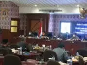 Rapat Paripurna DPRD, Ini Jawaban Wali Kota Terkait Tiga Raperda Kota Tangerang Rapat Paripurna DPRD, Ini Jawaban Wali Kota Terkait Tiga Raperda Kota Tangerang