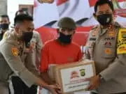HUT Bhayangkara ke-74, Polisi Salurkan Ratusan Paket Sembako di Tangerang HUT Bhayangkara ke-74, Polisi Salurkan Ratusan Paket Sembako di Tangerang