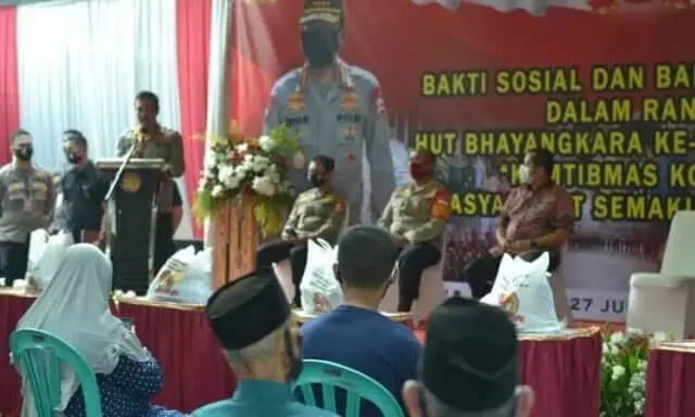3.000 Paket Sembako Disalurkan Baharkam Polri di Periuk Kota Tangerang 3.000 Paket Sembako Disalurkan Baharkam Polri di Periuk Kota Tangerang