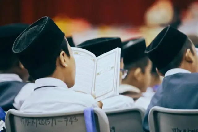 Peran Orang Tua dan Manfaat Anak Masuk Pondok Pesantren Peran Orang Tua dan Manfaat Anak Masuk Pondok Pesantren