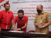 Telkomsel Hadirkan Kuota Terjangkau untuk 500 Lembaga Pendidikan di Tangsel Telkomsel Hadirkan Kuota Terjangkau untuk 500 Lembaga Pendidikan di Tangsel