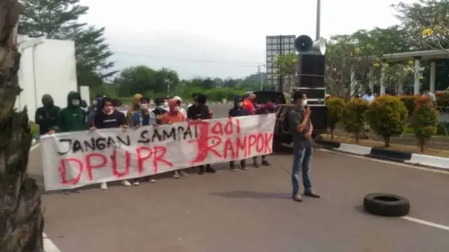 Soal Proyek Di DPUPR Banten, Masa GBB Geruduk Kantor Gubernur dan DPRD Banten