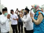 Airin Dampingi Jusuf Kalla Serahkan Bantuan 1000 Alat Sprayer Untuk Masjid Airin Dampingi Jusuf Kalla Serahkan Bantuan 1000 Alat Sprayer Untuk Masjid