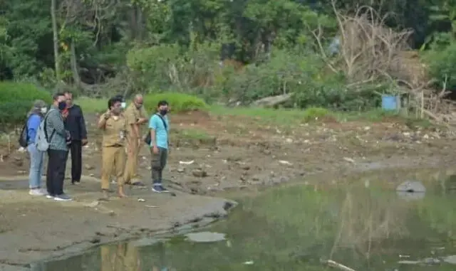 Batu Bekas Penggilingan Gula Tahun 1700 Ditemukan di Pintu Air 10 Batu Bekas Penggilingan Gula Tahun 1700 Ditemukan di Pintu Air 10