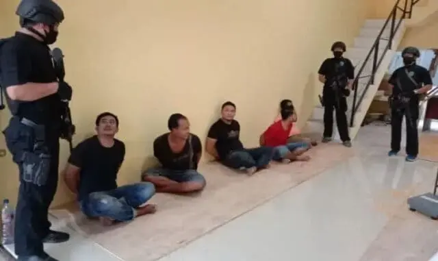 6 Tersangka Diamankan BNN Dalam Penggerebegan Sabu di Cibodas Kota Tangerang 6 Tersangka Diamankan BNN Dalam Penggerebegan Sabu di Cibodas Kota Tangerang