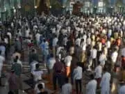 Masjid Raya Al-Azhom Laksanakan Sholat Dengan Protokol Kesehatan Masjid Raya Al-Azhom Laksanakan Sholat Dengan Protokol Kesehatan