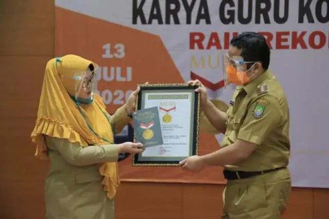 Raih Rekor MURI, Video Pembelajaran Guru Hebat Ada di Aplikasi Tangerang LIVE Raih Rekor MURI, Video Pembelajaran Guru Hebat Ada di Aplikasi Tangerang LIVE