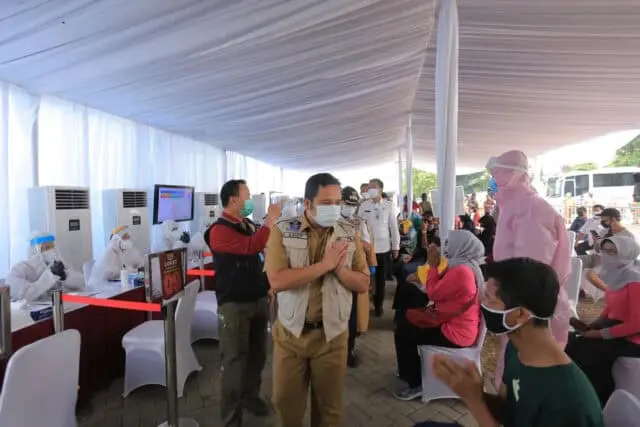 Warga Cibodas Kota Tangerang Ikuti Rapid dan Swab Test Massal Warga Cibodas Kota Tangerang Ikuti Rapid dan Swab Test Massal