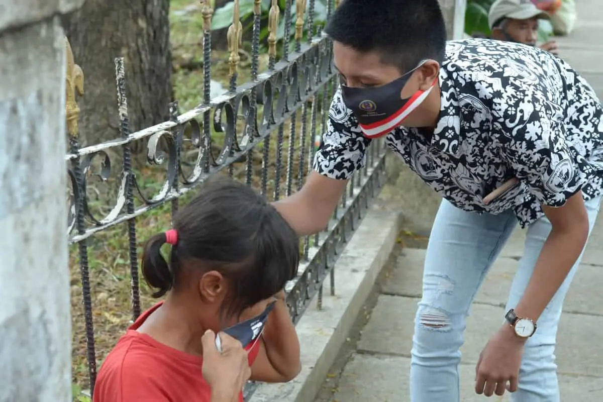 Kumpulkan Uang Jajan, Pelajar Kota Tangerang Bagikan Ribuan Masker dan Sembako Kumpulkan Uang Jajan, Pelajar Kota Tangerang Bagikan Ribuan Masker dan Sembako