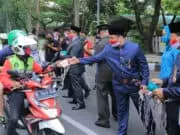 Gebrag Masker, 10.000 Masker Dibagikan ke Pengguna Jalan di Kota Tangerang Gebrag Masker, 10.000 Masker Dibagikan ke Pengguna Jalan di Kota Tangerang