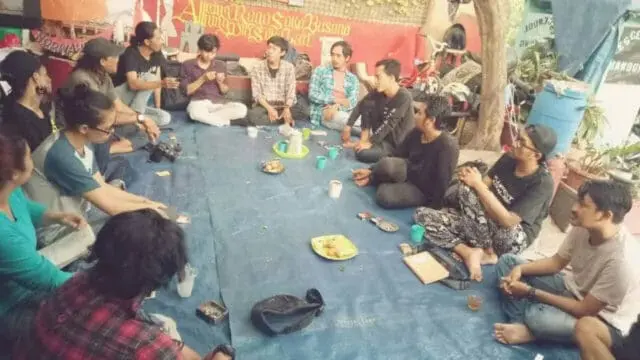 Kotret Ajari Anjal Tentang Ilmu Jurnalistik dan Photografi Kotret Ajari Anjal Tentang Ilmu Jurnalistik dan Photografi
