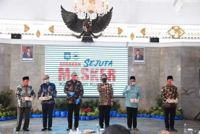 Mendagri Launching Pembagian Jutaan Masker di Kabupaten Kuningan Mendagri Launching Pembagian Jutaan Masker di Kabupaten Kuningan