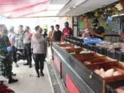 Sinergi Disiplinkan Masyarakat, TNI-Polri Sambagi Pasar di Kabupaten Tangerang Sinergi Disiplinkan Masyarakat, TNI-Polri Sambagi Pasar di Kabupaten Tangerang