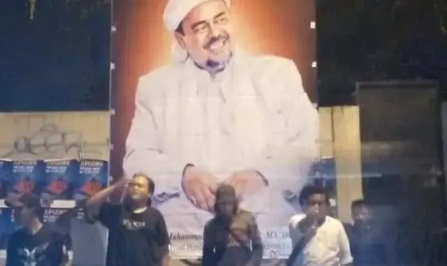 Pasang Baliho Habib Rizieq di Cipondoh, Ormas FPI Mengaku Diserang Geng Motor Bersajam Pasang Baliho Habib Rizieq di Cipondoh, Ormas FPI Mengaku Diserang Geng Motor Bersajam