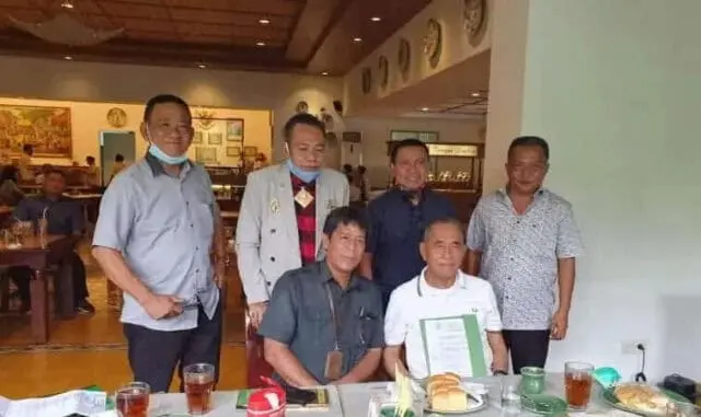 Eksekusi Lahan di Pinang Berujung Bentrok, Juri Sita PN Tangerang serahkan Berita Acara Eksekusi ke Pemenang Eksekusi Lahan di Pinang Berujung Bentrok, Juri Sita PN Tangerang serahkan Berita Acara Eksekusi ke Pemenang