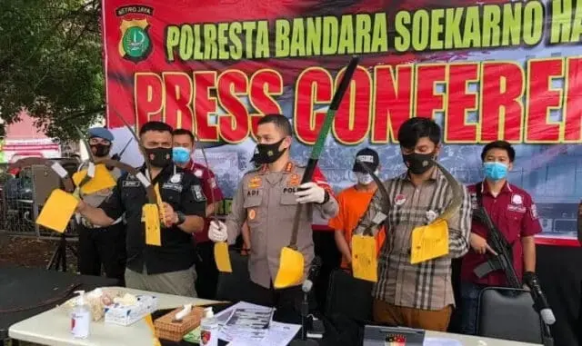 Ngeri, Tawuran Pelajar Jalan Primeter Bandara Soetta Putuskan Lengan Ngeri, Tawuran Pelajar Jalan Primeter Bandara Soetta Putuskan Lengan