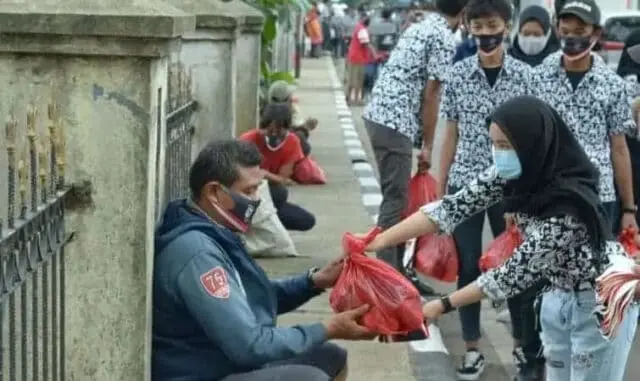 Kumpulkan Uang Jajan, Pelajar Kota Tangerang Bagikan Ribuan Masker dan Sembako Kumpulkan Uang Jajan, Pelajar Kota Tangerang Bagikan Ribuan Masker dan Sembako