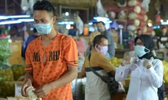 Tim Srikandi Cisadane Sosialisasi Penggunaan Masker di Pasar Tanah Tinggi Tangerang Tim Srikandi Cisadane Sosialisasi Penggunaan Masker di Pasar Tanah Tinggi Tangerang