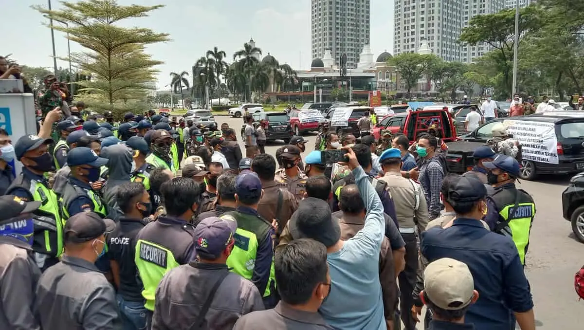 Berisi 6 Tuntutan, Warga Pawal Clup Geruduk Kantor Pemasaran Paramount Serpong Berisi 6 Tuntutan, Warga Pawal Clup Geruduk Kantor Pemasaran Paramount Serpong