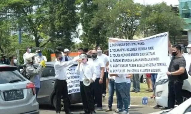 Berisi 6 Tuntutan, Warga Pawal Clup Geruduk Kantor Pemasaran Paramount Serpong Berisi 6 Tuntutan, Warga Pawal Clup Geruduk Kantor Pemasaran Paramount Serpong