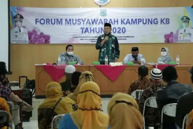 Wakil Walikota Tangsel Ingatkan Warga Pentingnya Ber-KB Wakil Walikota Tangsel Ingatkan Warga Pentingnya Ber-KB