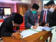 Pemkot dan DPRD Kota Tangerang Tandatangani MoU KUA-PPAS APBD 2020 Pemkot dan DPRD Kota Tangerang Tandatangani MoU KUA-PPAS APBD 2020