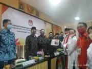 Muhamad-Sara Paslon Pertama Daftar ke KPU Muhamad-Sara Paslon Pertama Daftar ke KPU