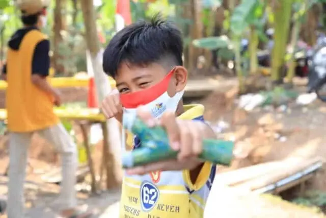 Warga Parung Serab Kota Tangerang Isi Masa New Normal Dengan Main Katapel Warga Parung Serab Kota Tangerang Isi Masa New Normal Dengan Main Katapel