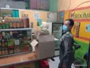 Tegakkan Perda, Satpol PP Kota Tangerang Sita Puluhan Botol Miras dari Pedagang Jamu Tegakkan Perda, Satpol PP Kota Tangerang Sita Puluhan Botol Miras dari Pedagang Jamu