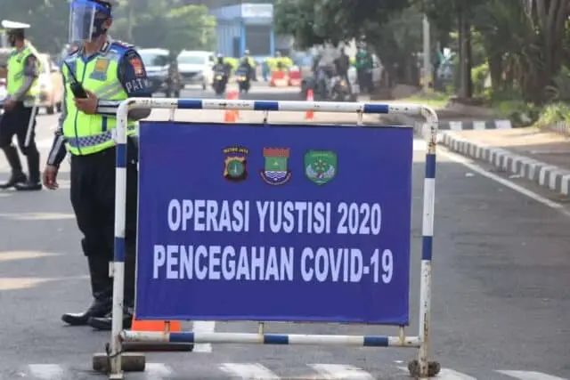 Operasi Yustisi, 57 Pelanggar Protokol Kesehatan di Kota Tangerang Dijerat Sanksi Sosial Operasi Yustisi, 57 Pelanggar Protokol Kesehatan di Kota Tangerang Dijerat Sanksi Sosial