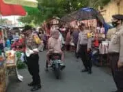 Sasar Pasar Laris di Cibodas, Polisi Gelar Operasi Aman Nusa II Protokol Kesehatan Sasar Pasar Laris di Cibodas, Polisi Gelar Operasi Aman Nusa II Protokol Kesehatan